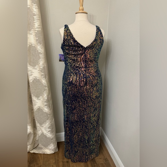 Plus Sequin Dress 🩷 - Picture 9 of 12
